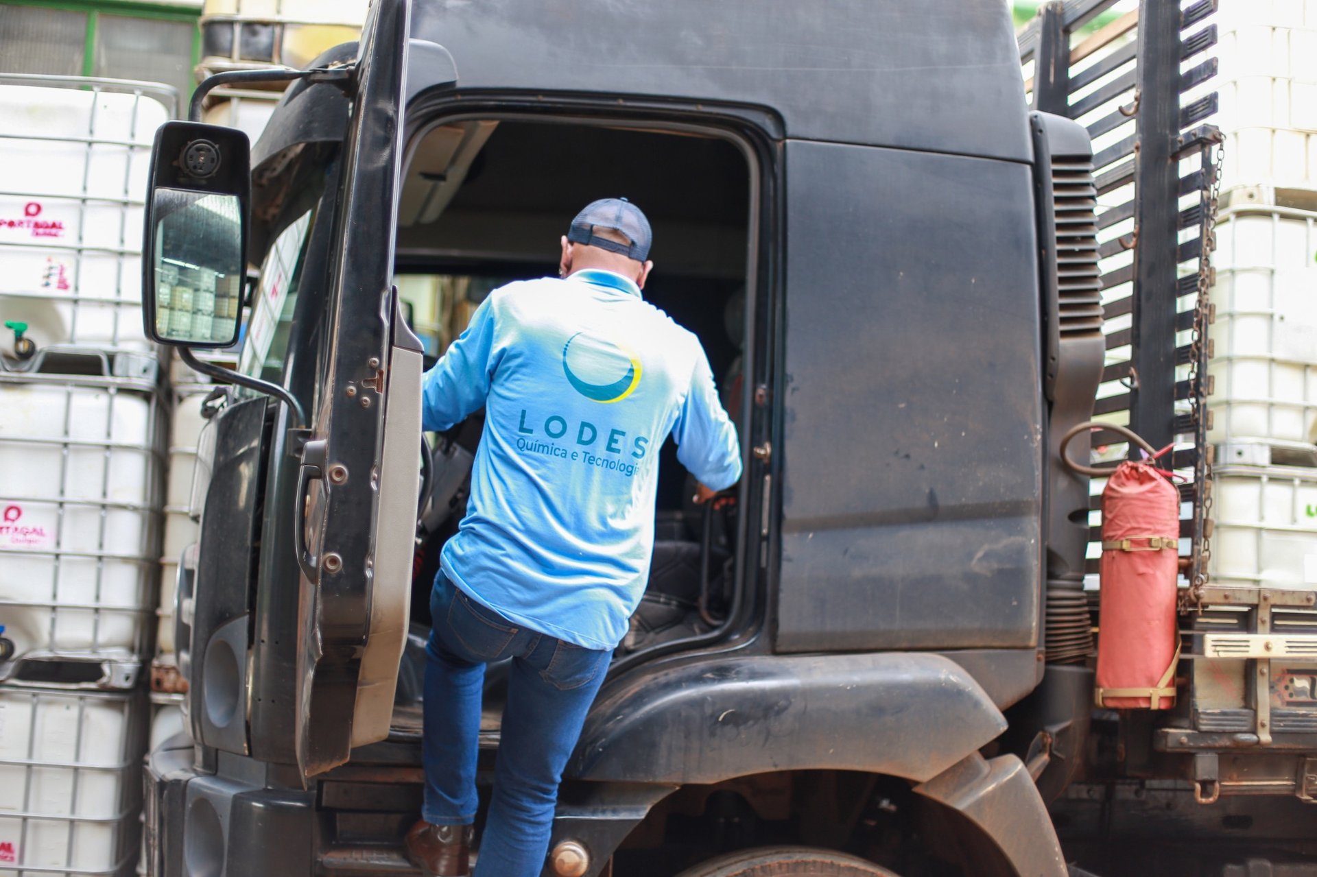 Motorista Lodes - profissionais capacitados para transporte seguro